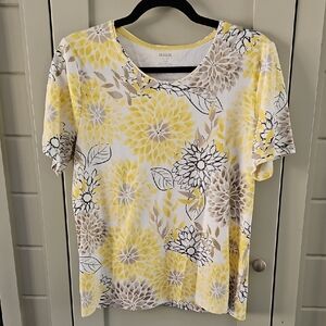 #83 Alia White, Yellow & Tan Floral Short Sleeve Teesz MP. Ptp 20+